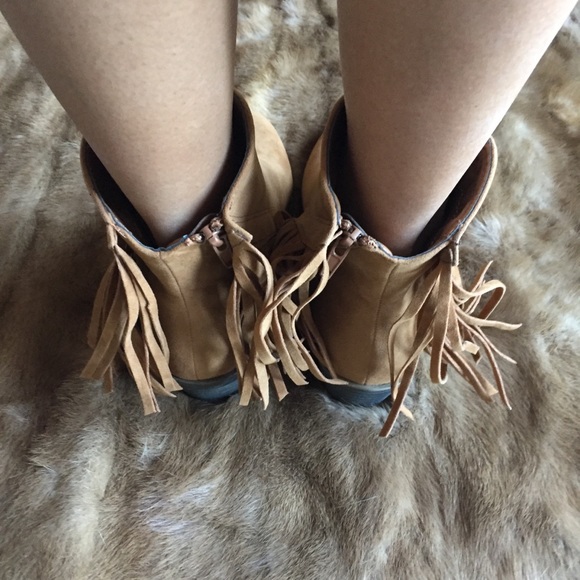 Adriana women’s side zipper fringe ankle booties - Picture 3 of 3